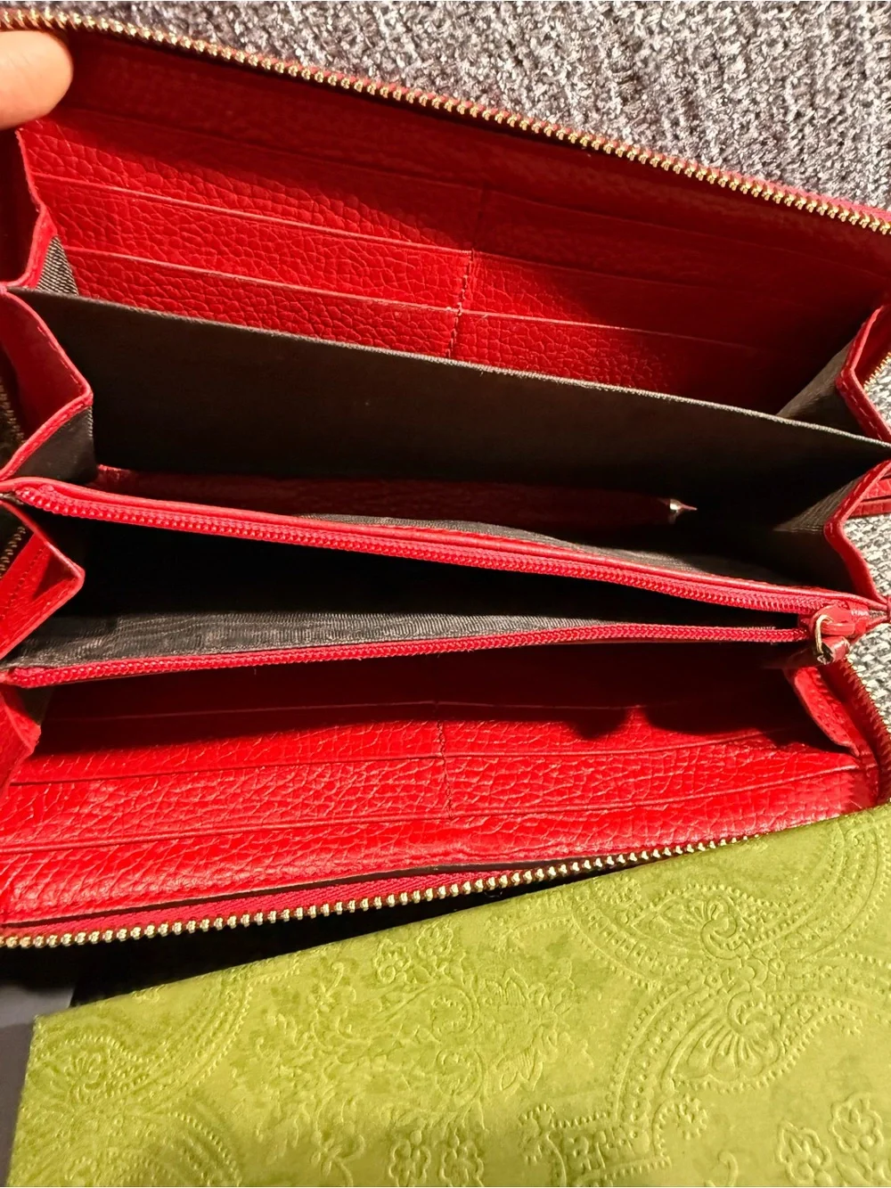 Gucci Soho GG logo zip-around Red Leather wallet Authentic